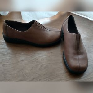 Like New! Naturalizer Leather Tan Loafers Women's Size 7WW